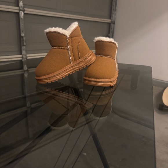 Kids Cozy Brown Shearling-Lined Boots - Picture 5 of 7